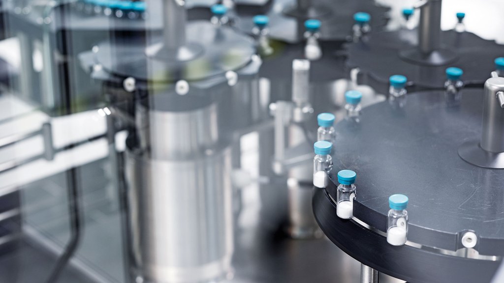 Sterile filling in biopharmaceutical production at Boehringer Ingelheim.